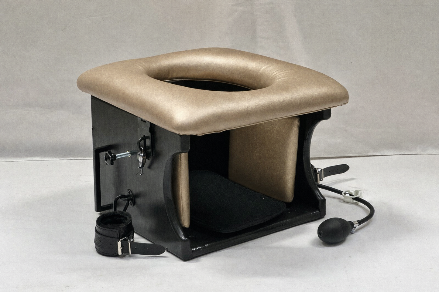 Smotherbox Queening Throne – Adjustable Sensory Control BDSM Chair (Black/Champagne)