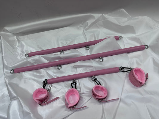 Solid wood spreader bar with metal attachment rings, available in fixed lengths (40, 60, 80 cm), designed for wrist or ankle restraint in BDSM play