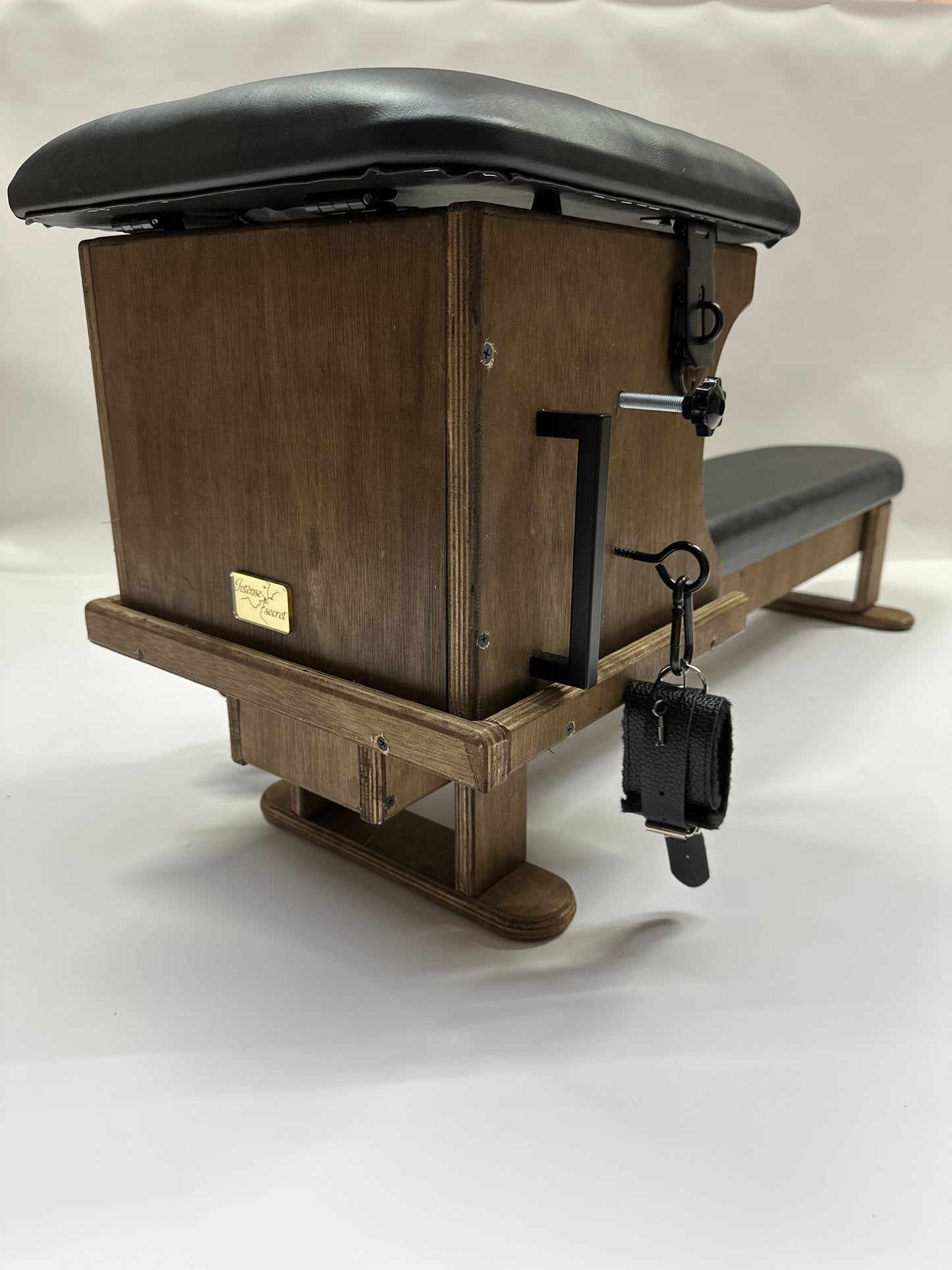 Brown Queening Chair - Luxurious Smotherbox & Bench Set for Oral Sex Enjoyment, Essential BDSM Dungeon Furniture, Perfect for Adventurous Lovers
