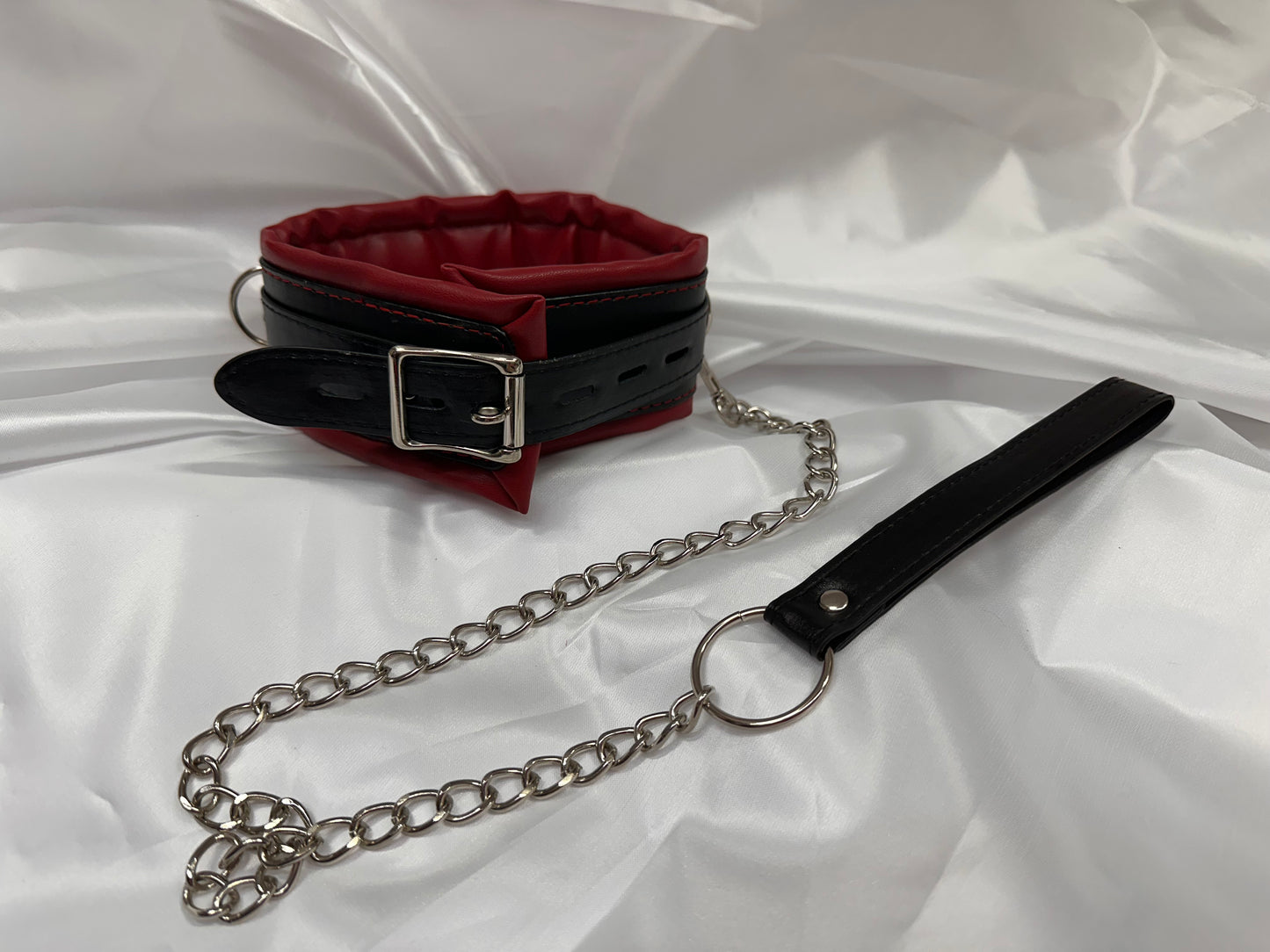 Luxury Leather Collar with Metal Leash – Elegant & Durable Restraint