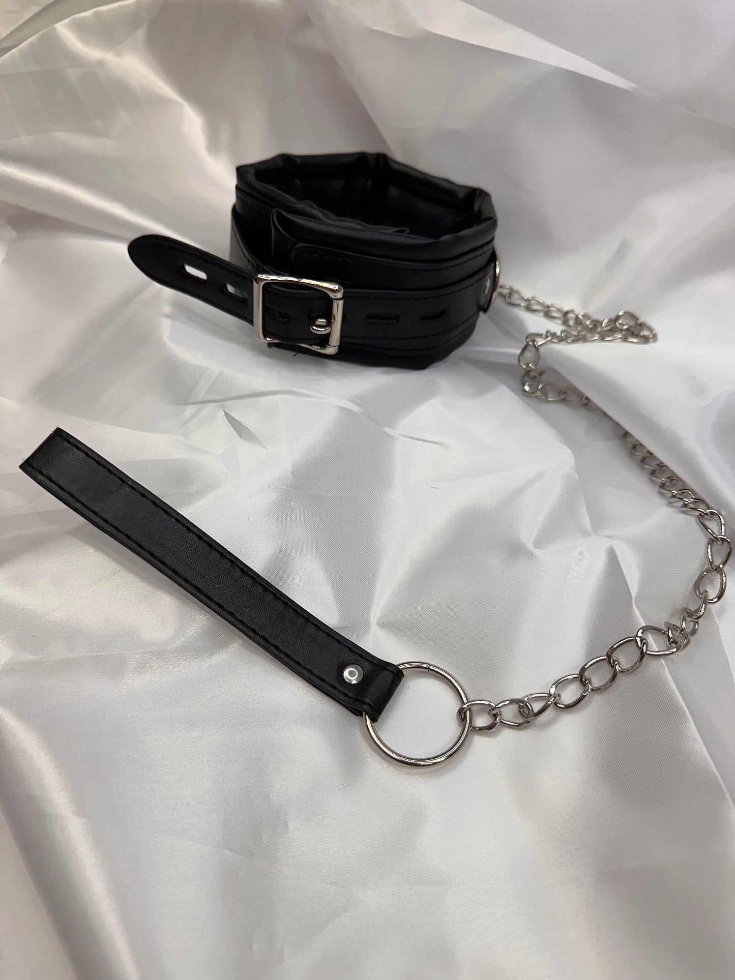 Luxury Leather Collar with Metal Leash – Elegant & Durable Restraint