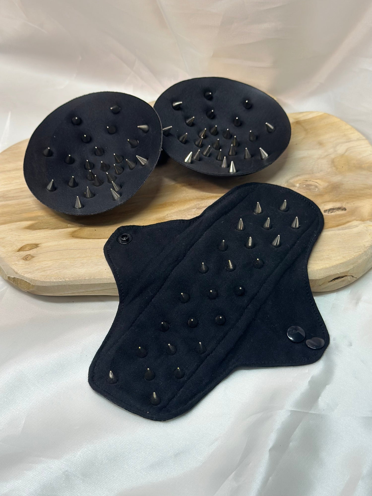 https://www.intense-secret.com › blogs › journal › wearable-sensory-bdsm-accessories-subtle-intensity-psychological-control