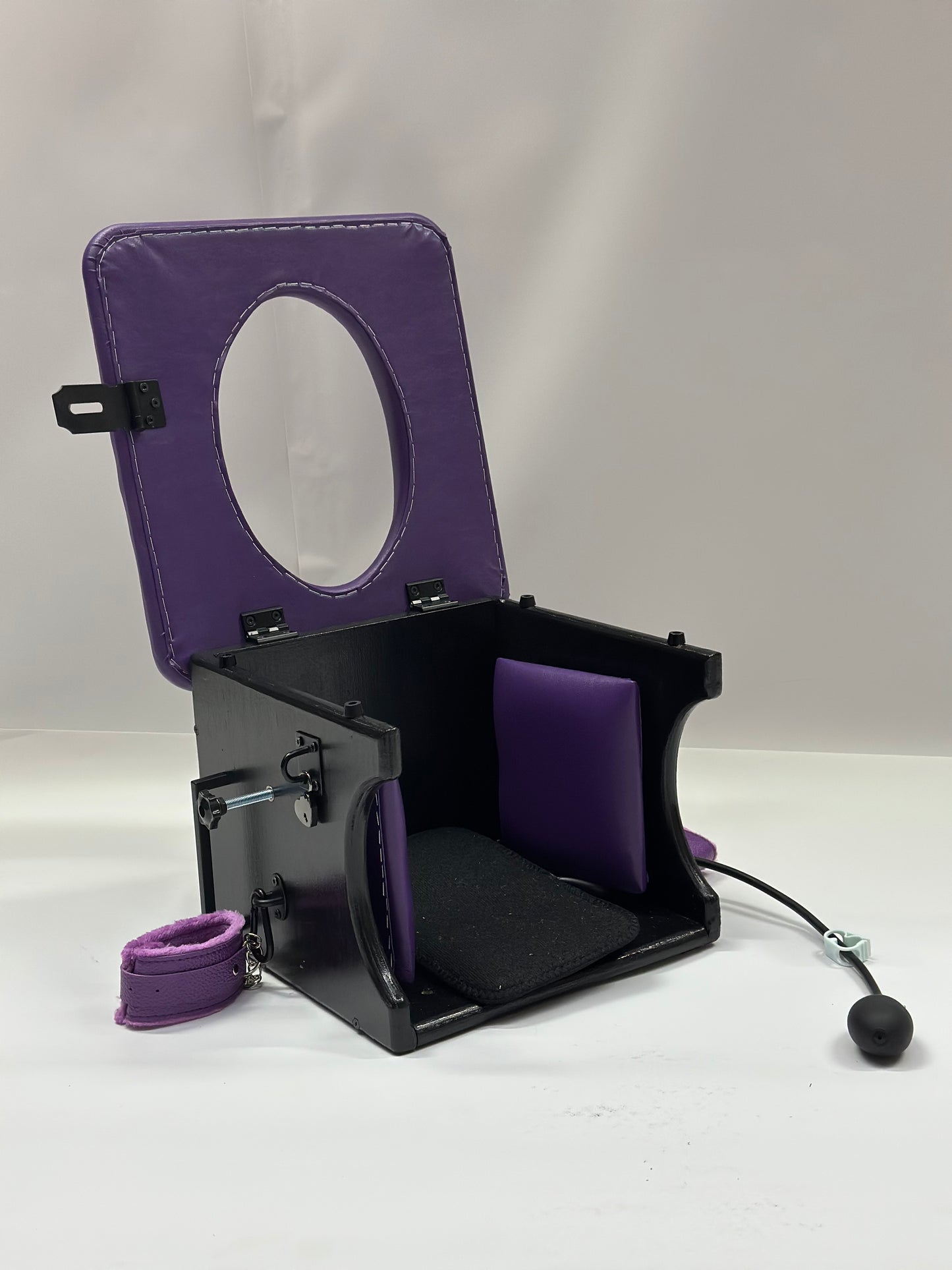 Smotherbox Queening Throne – Adjustable Sensory Control BDSM Chair (Black/Purple)