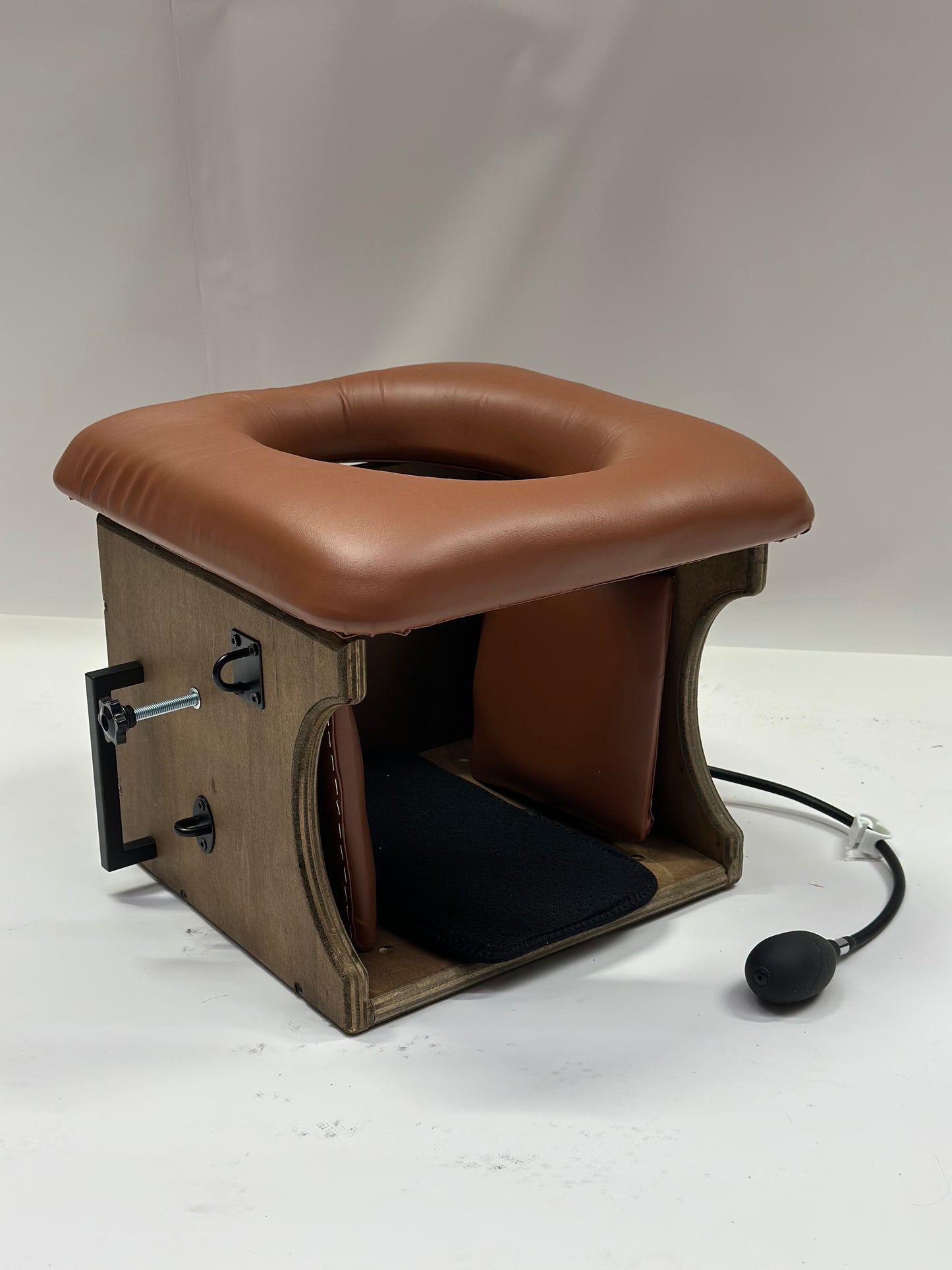 Smotherbox Queening Throne – Adjustable Sensory Control BDSM Chair (Brown/Cognac)