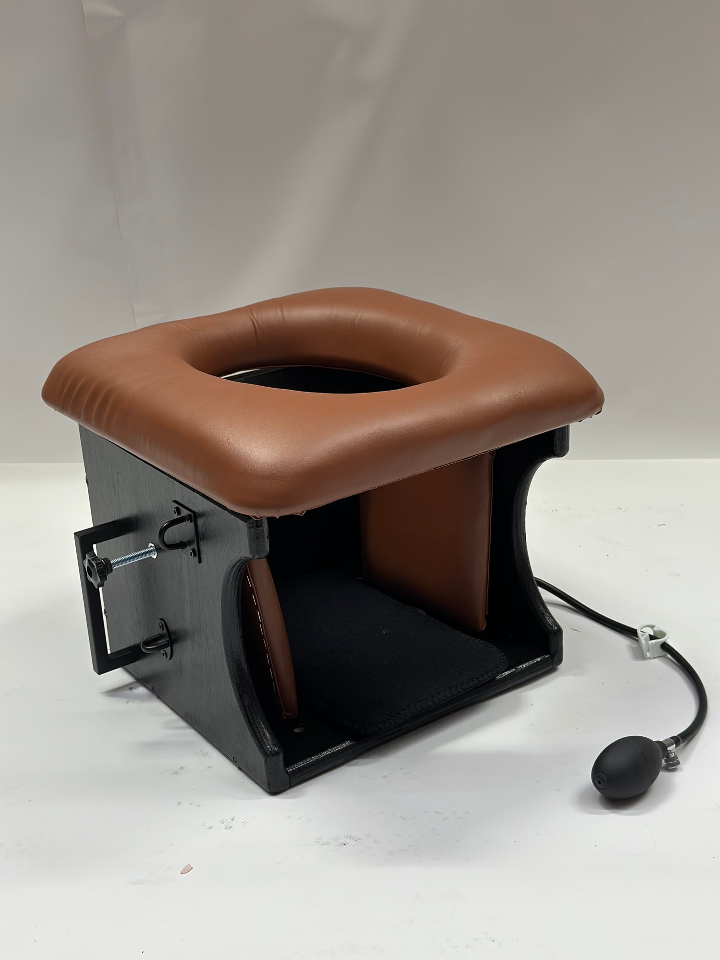 Smotherbox Queening Throne – Adjustable Sensory Control BDSM Chair (Black/Cognac)