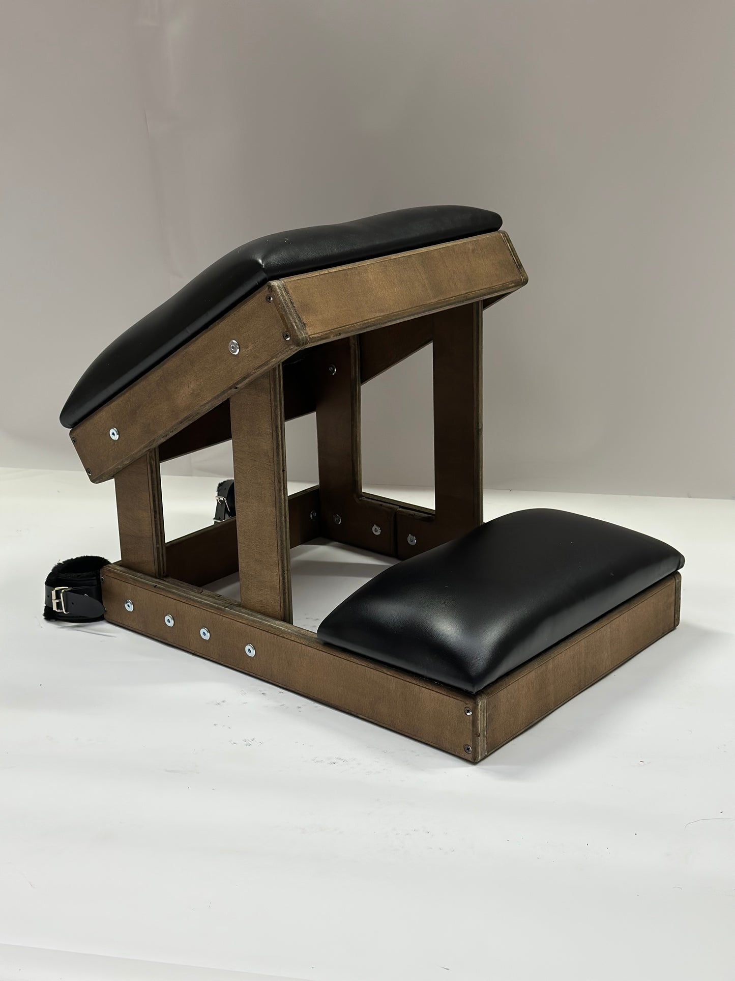 Hardwood Kneeling Bench – Luxury Padded BDSM Positioning Bench with Restraints (Brown/Black)