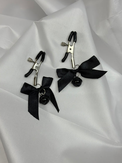 Adjustable nipple clamps with bows for women