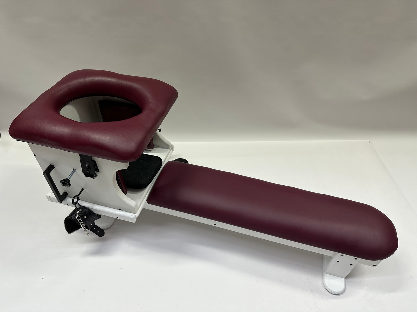 White Queening Chair - Luxurious Smotherbox & Bench Set for Oral Sex Enjoyment, Essential BDSM Dungeon Furniture, Perfect for Adventurous Lovers