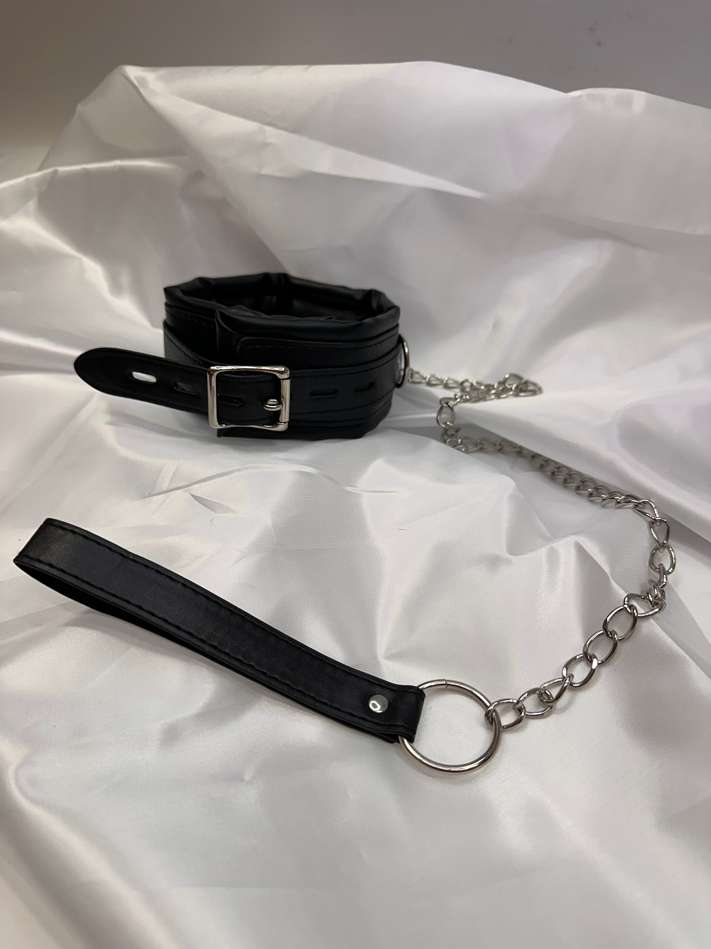 Luxury Leather Collar with Metal Leash – Elegant & Durable Restraint